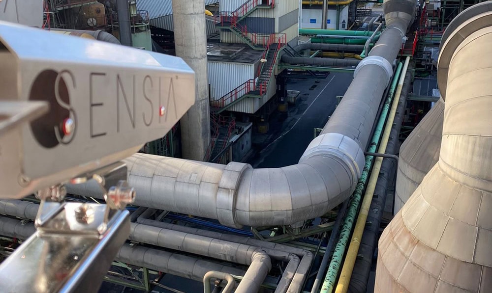 Infrared camera detecting sulfur dioxide emissions in an industrial plant.